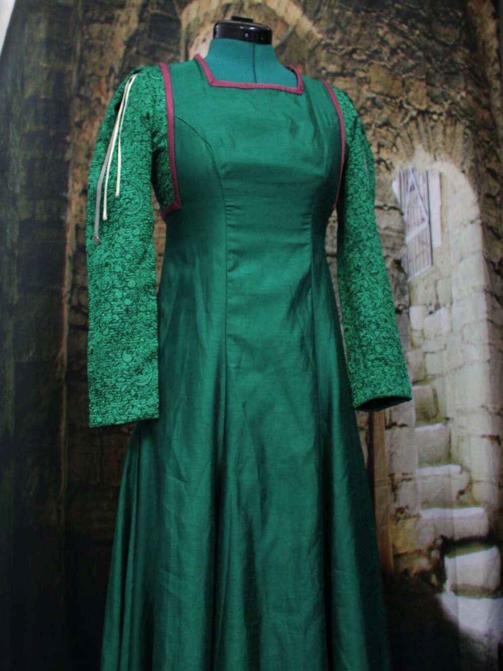 Vintage Green Medieval-Style Dress Halloween